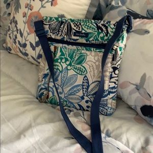 Triple zip hipster. Non smoker